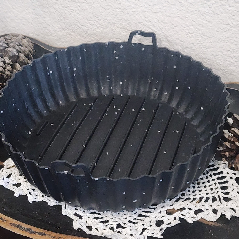 Black Silicone AIR fryer Liner - THYME & Table